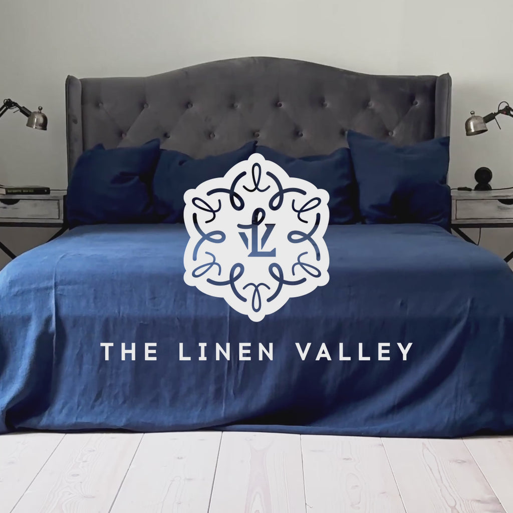 Navy blue pillows would fit interiors from minimalist to classic, from Scandinavian to country style. Mix and match the colours of the pillow sham boldly and create a unique atmosphere in your home.