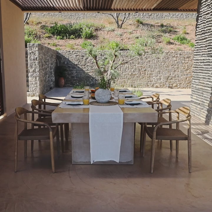 Give your table a touch of distinction and decoration with our antique white linen table runner. Use the table runner on its own or combine it with a linen tablecloth, placemats or napkins.