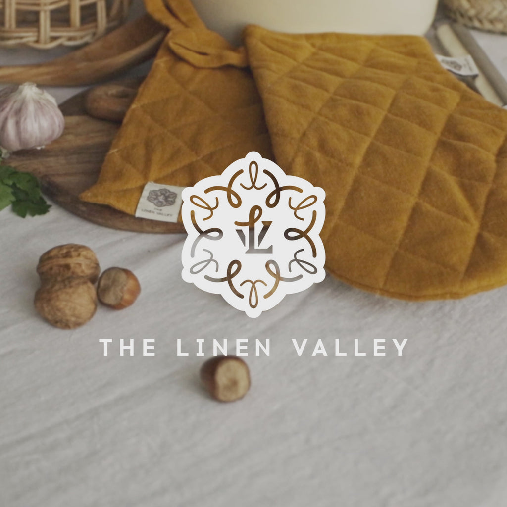 Crafted with care, these linen oven mitten sets are the perfect companions for your culinary adventures. Whether you're baking, roasting, or grilling, oven mitten sets is sure to become an indispensable tool in your kitchen.