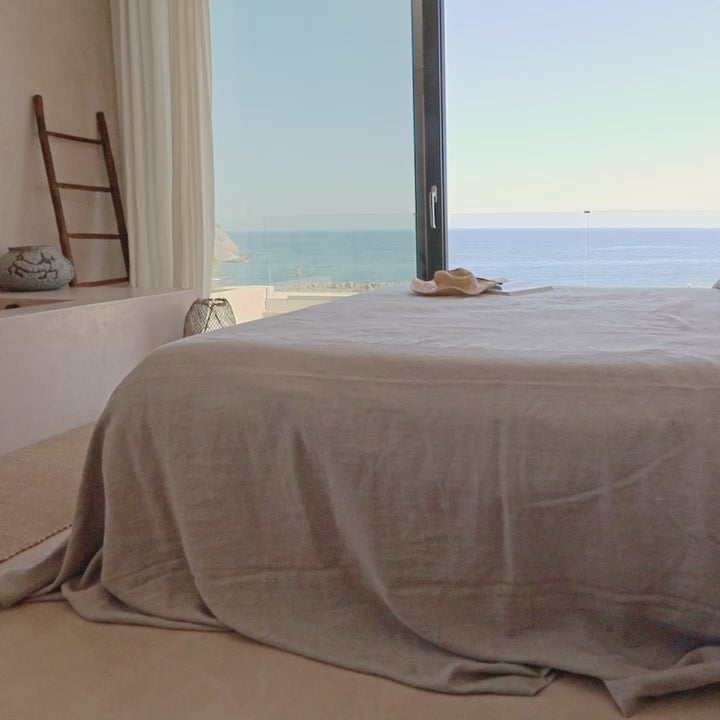 Rustic unbleached linen bedspread has been carefully designed to suit a wide range of interior styles and blend perfectly in both classic and contemporary home spaces.Our linen bedspreads are extremely versatile and complementing different interiors.